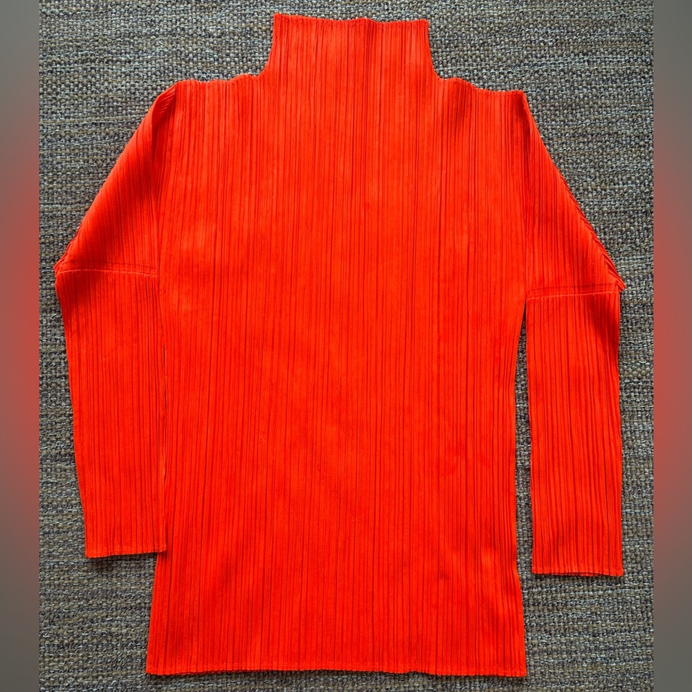 Miyake ”Pleats Please” electric orange top